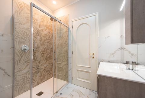 Dettaglio della doccia in bagno